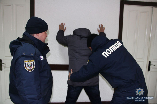 На Чернігівщині затримали банду, яка пограбувала десятки елітних маєтків, - ФОТО


