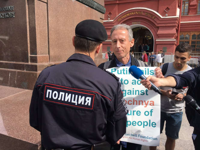 У Москві поліція затримала британського ЛГБТ-активіста
