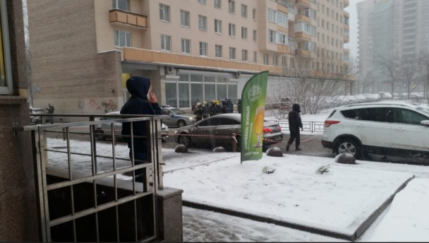У Петербурзі біля бібліотеки стався вибух, постраждав підліток

