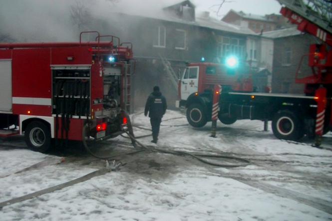 Харківський пожежник у позаробочий час врятував від вогню сплячих мешканців будинку