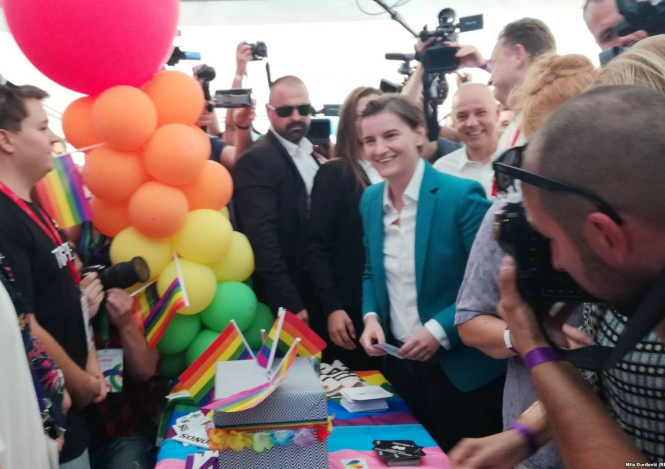 У Сербії прем'єр-міністр і мер столиці вийшли на парад ЛГБТ