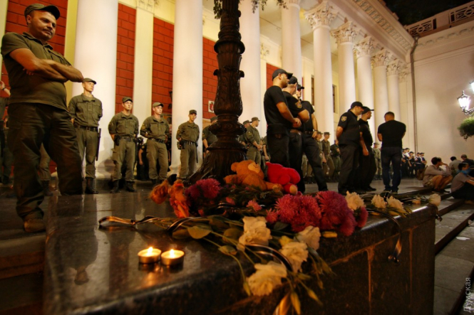 Муніципальна охорона не дала протестувальникам встановити намети під мерією Одеси, – ФОТО, ВІДЕО