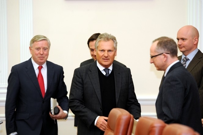 Кокс і Кваснєвський повернуться у середині червня, щоб відправити Тимошенко за кордон