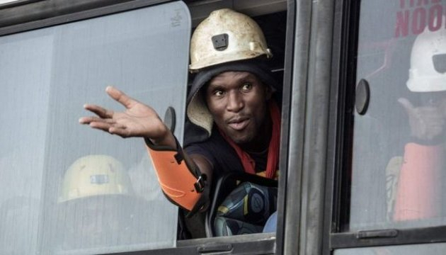 В ЮАР освободили всех 955 шахтеров, которые пробыли под землей более суток