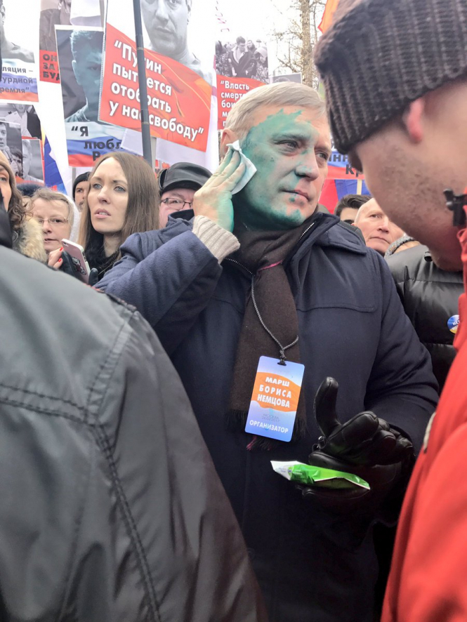 Марш Нємцова: опозиціонера Касьянова облили зеленкою

