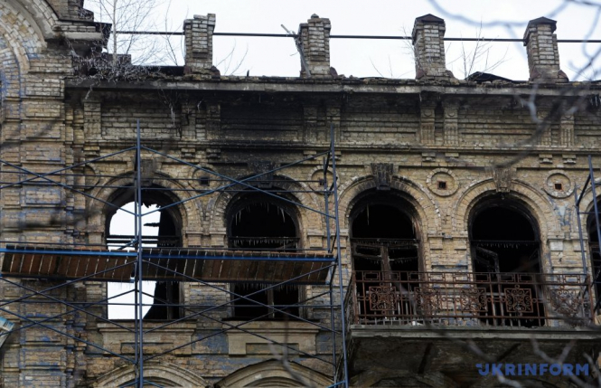 Пожар возле ЦУМа в Киеве: Минкульт просит Кличко повлиять на владельцев исторического здания