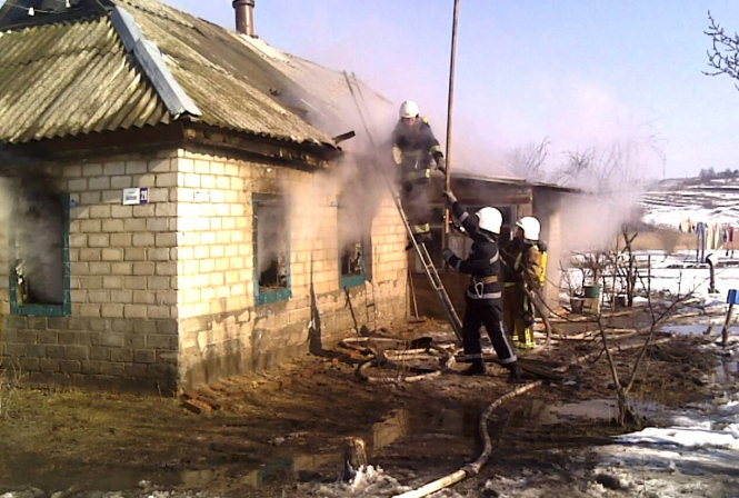 У пожежі на Кіровоградщині загинули троє маленьких дітей: мати лишила їх самих удома