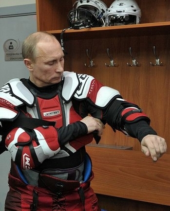 Путін відзначив інавгурацію грою у хокей (фото)