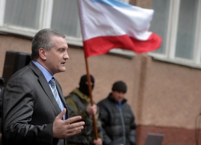 Аксьонов наказав націоналізувати військові частини у Криму