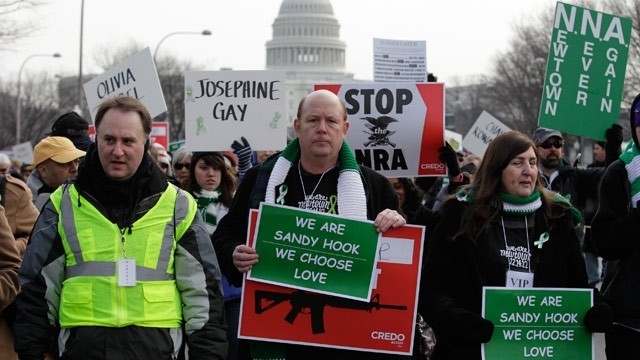 Тисячі американців протестували проти вільного продажу зброї