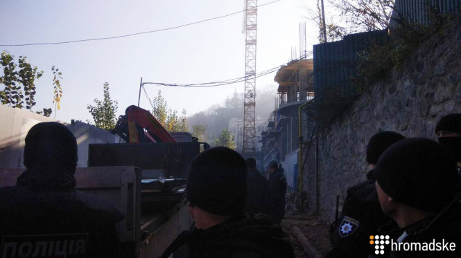 Застройка на Андреевском спуске: прогремели три взрыва