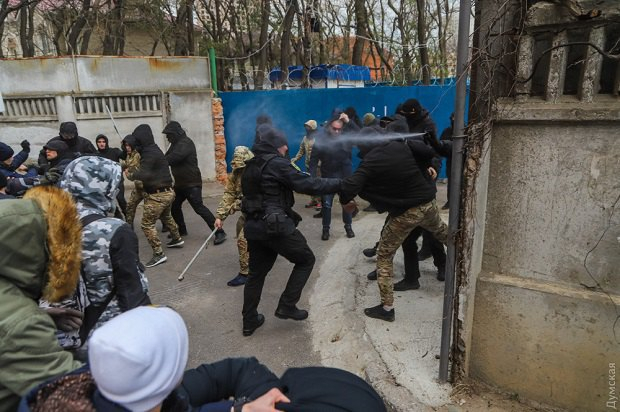 Полиция Одессы задержала 19 человек за участие в массовой драке на стройке в Аркадии