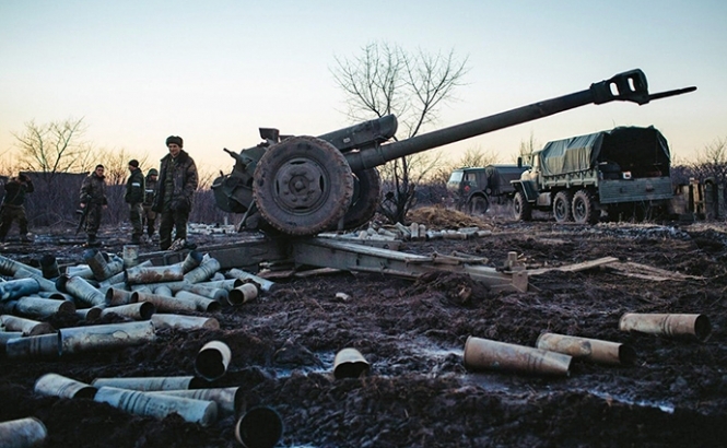 На Донбассе боевики вновь обстреляли мирных жителей, - штаб