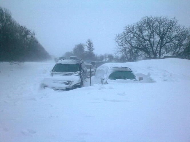 У п'яти областях 630 автомобілів замело снігом