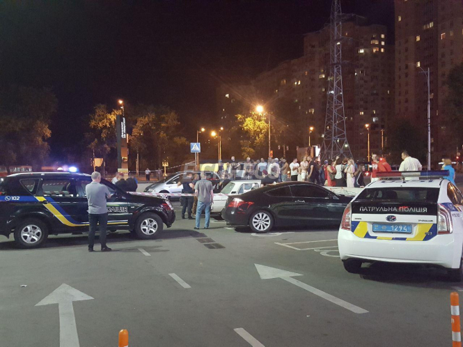 У Києві розстріляли чоловіка з автомата біля торговельного центру, - ФОТО