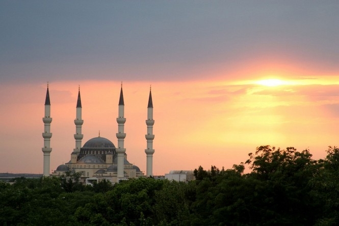 Мусульмани цілодобово охороняють кримські мечеті