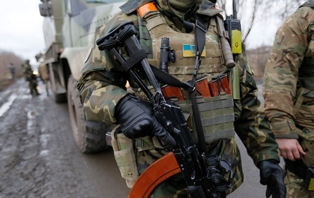 Двох українських військових поранено, одного травмовано