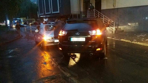 В Ровно пьяный чиновник АМКУ врезался в Lexus