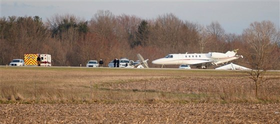 В США на взлетной полосе столкнулись два самолета: есть погибшие