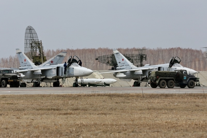 Россия утверждает, что ее самолеты уничтожили командные пункты ИГИЛ в Сирии