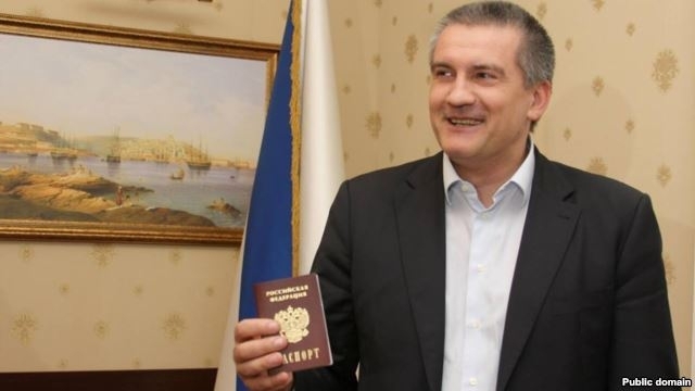 Аксенов уже получил российский паспорт