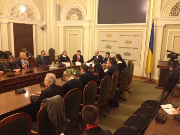 Луценко, Яценюк, Ляшко, Тимошенко и Сыроед подписали коалиционное соглашение