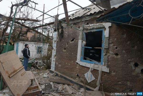 Терористи обстріляли Новотошківку під час видачі гуманітарної допомоги
