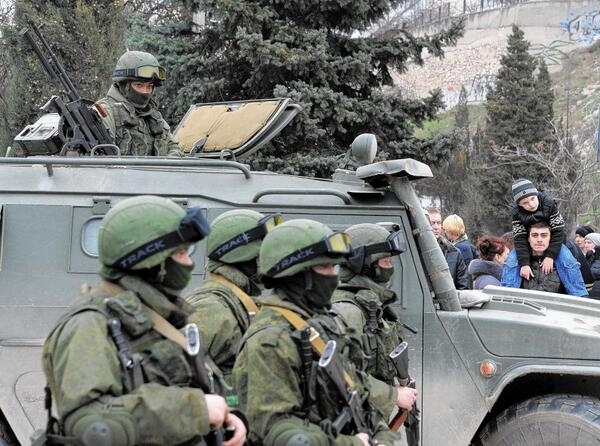 7 вантажівок з російськими солдатами заблокували роту на Тарханкуті 