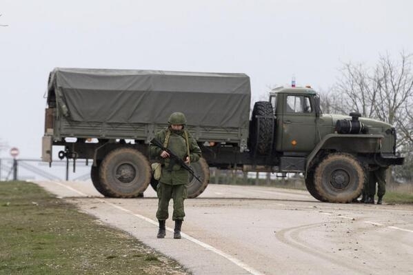 Повним ходом іде штурм української військової частини у Севастополі 