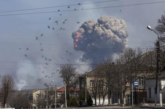 Аваков назвав пожежу на арсеналі біля Балаклії терактом з боку Росії