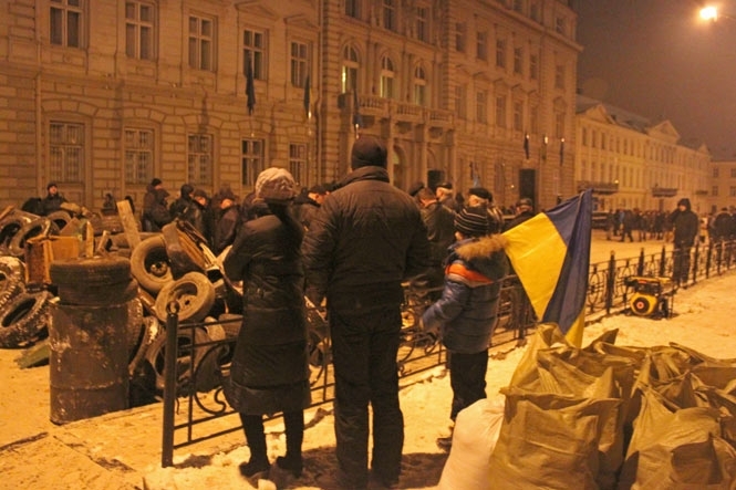 Барикади Львова: місто готується до силового варіанту