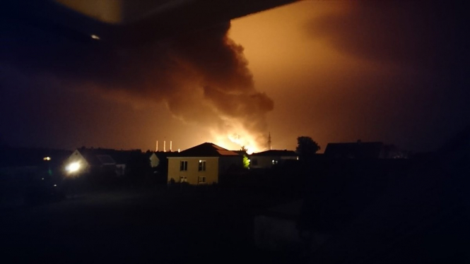 В Баварии после взрыва горит нефтеперерабатывающий завод, 8 пострадавших