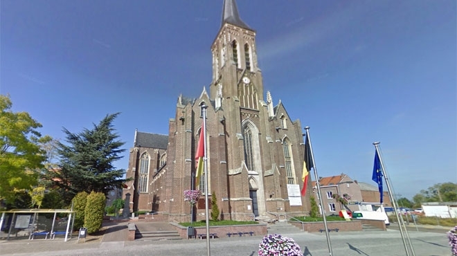 В Бельгии мигрант набросился с ножом на священника