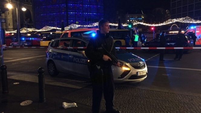 ЗМІ повідомляють, що берлінський терорист досі на волі