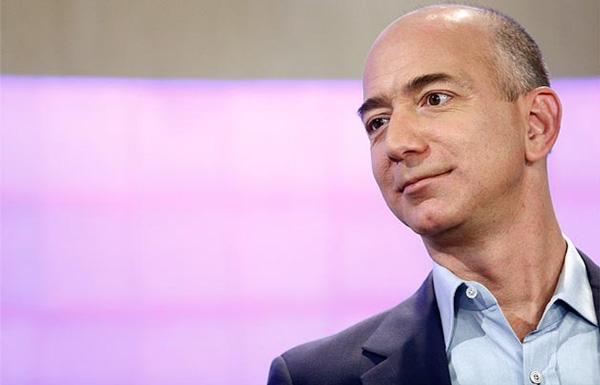 Засновник Amazon пожертвує $2 млрд на допомогу безхатченкам