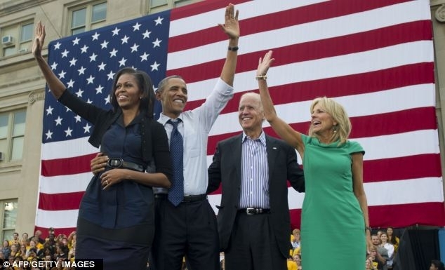 Обама с женой и Байден выставили в сеть свои детские фото