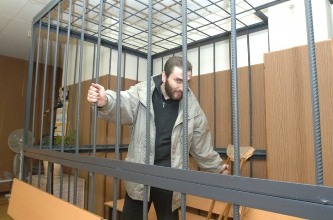 Російський політв'язень радить українцям знищити путінських терористів напалмом