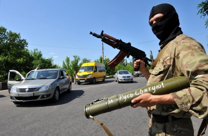 Блокпости у Донецьку охороняють озброєні чеченці, - відео