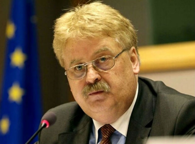 Європарламент закликав не спрощувати візовий режим з Україною