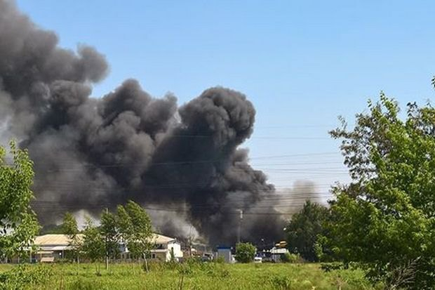 На Київщині загорілися склади з деревиною, - ФОТО