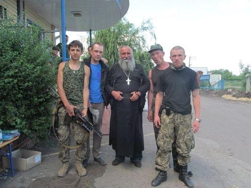 Террористы бегут из Донбасса под видом священников 
