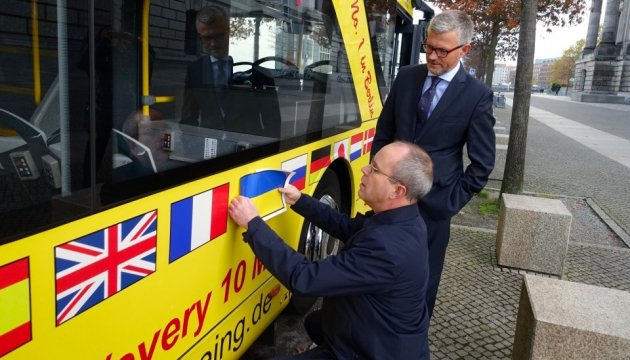 У найбільшій в Берліні автобусній туристичній компанії з'явився україномовний гід