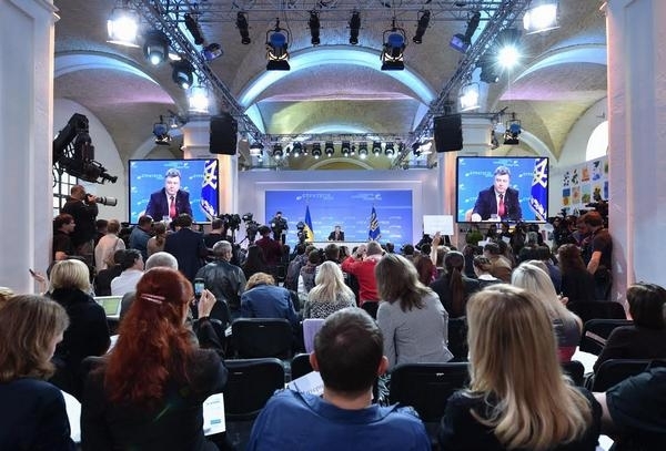 Порошенко рассказал журналистам, на каком этапе продажа его бизнеса, - видео 