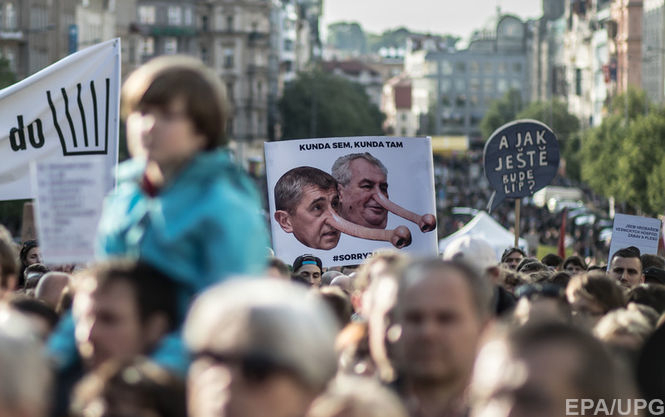 У Чехії тисячі людей вимагали відставки президента і міністра фінансів