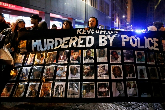 В Чикаго американцы вышли на демонстрацию из-за убийства чернокожего подростка