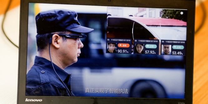 Тотальний контроль: У Китаї в потягах попереджають про зниження соціального рейтингу за погану поведінку