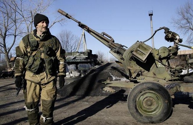 У ніч на Великдень бойовики 18 разів обстріляли сили АТО на Донбасі, - прес-центр
