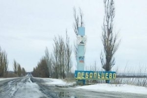 На околицях Дебальцевого тривають бої: українські військові утримують свої позиції, - штаб