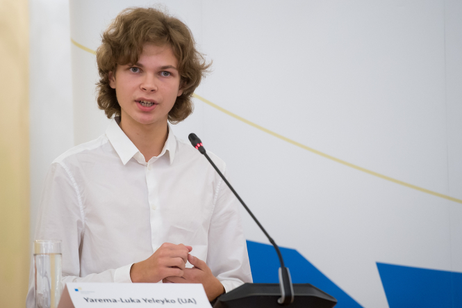 Школьник из Львова занял первое место на международных молодежных дебатах