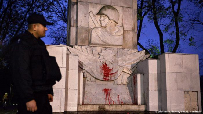В Польше приняли закон о сносе памятников советской эпохи